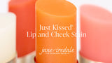 jane iredale - Just Kissed Lip and Cheek Stain - Forever Red - Lippen- und Wangenstift - jane iredale Mineral Make-up - ZEITWUNDER Onlineshop - Kosmetik online kaufen